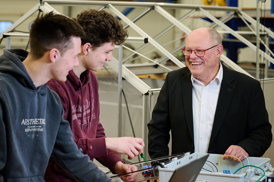 Corne Kocks with students